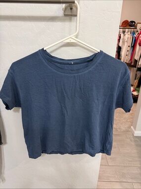 Lululemon Crop Blue T-Shirt small